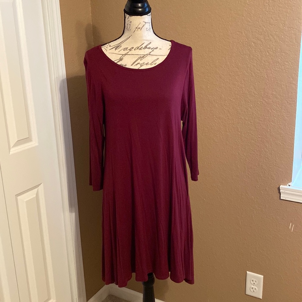Maroon dress with pockets!